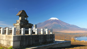 石祠と富士山
